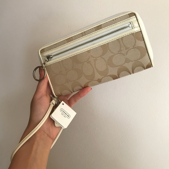 Large Coach wristlet - Picture 3 of 11